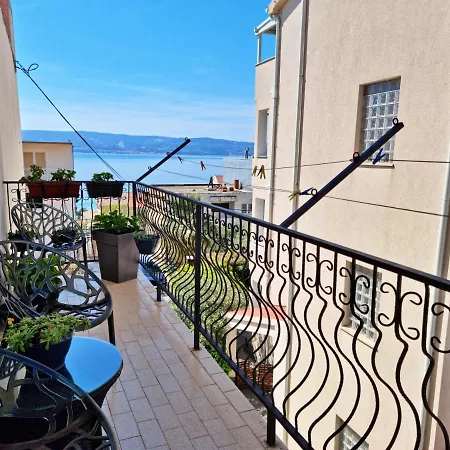 Black And White - 2 Bedrooms, Walk To The Duće