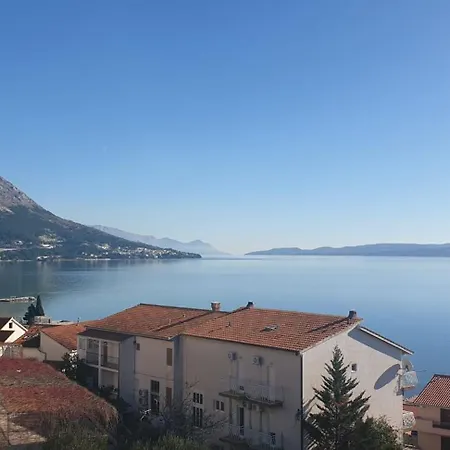 Apartment Black And White - 2 Bedrooms, Walk To The