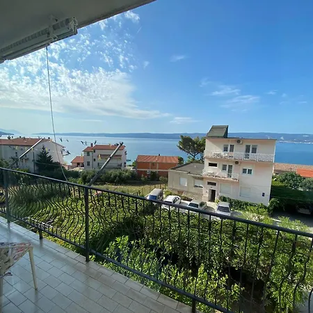 Black And White - 2 Bedrooms, Walk To The Duće