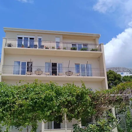 Apartment Black And White - 2 Bedrooms, Walk To The Duće