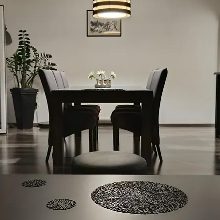 Black And White - 2 Bedrooms, Walk To The Apartment Duće