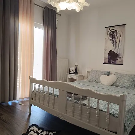 Apartment Black And White - 2 Bedrooms, Walk To The Duće